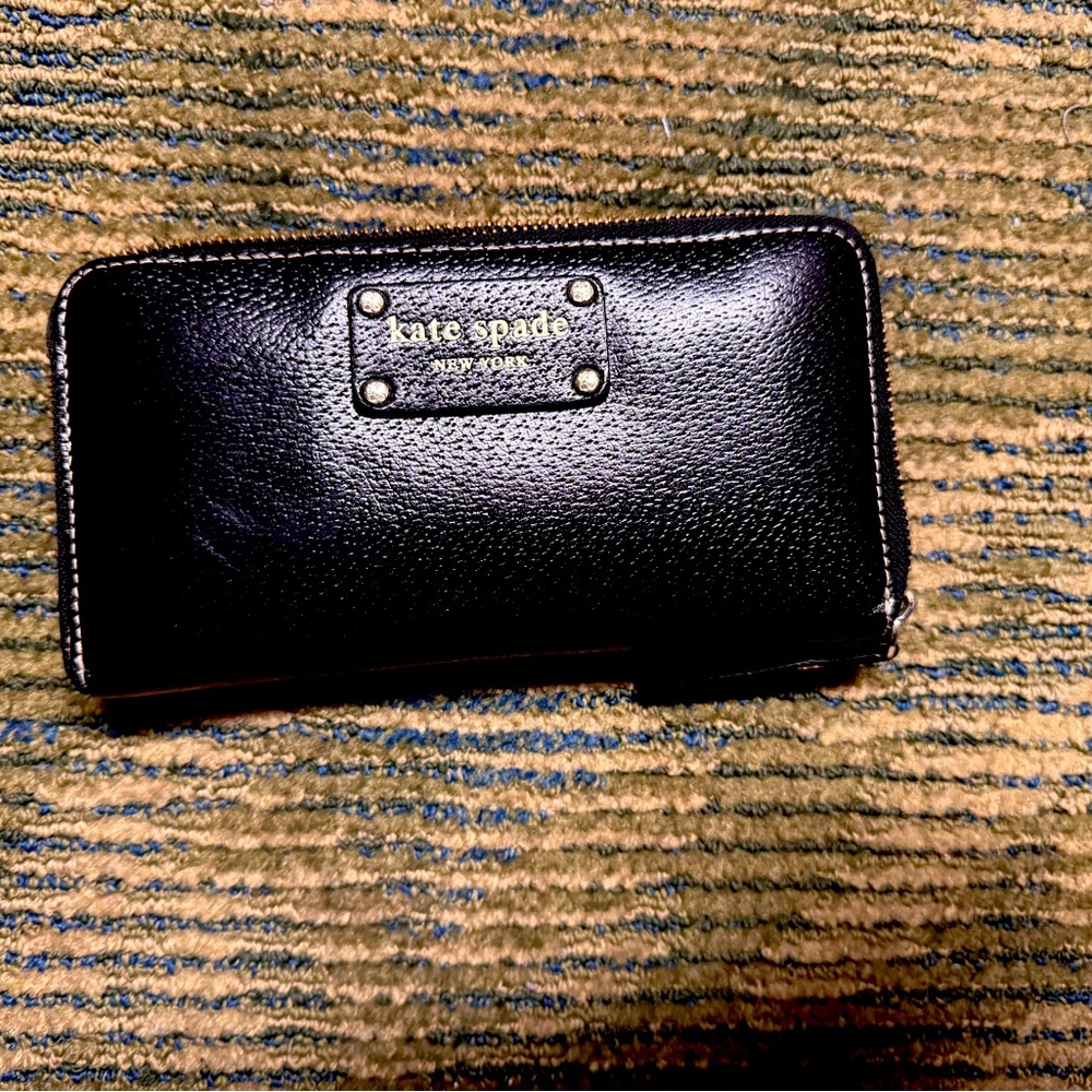 Kate Spade Black Leather Wallet Sleek Design